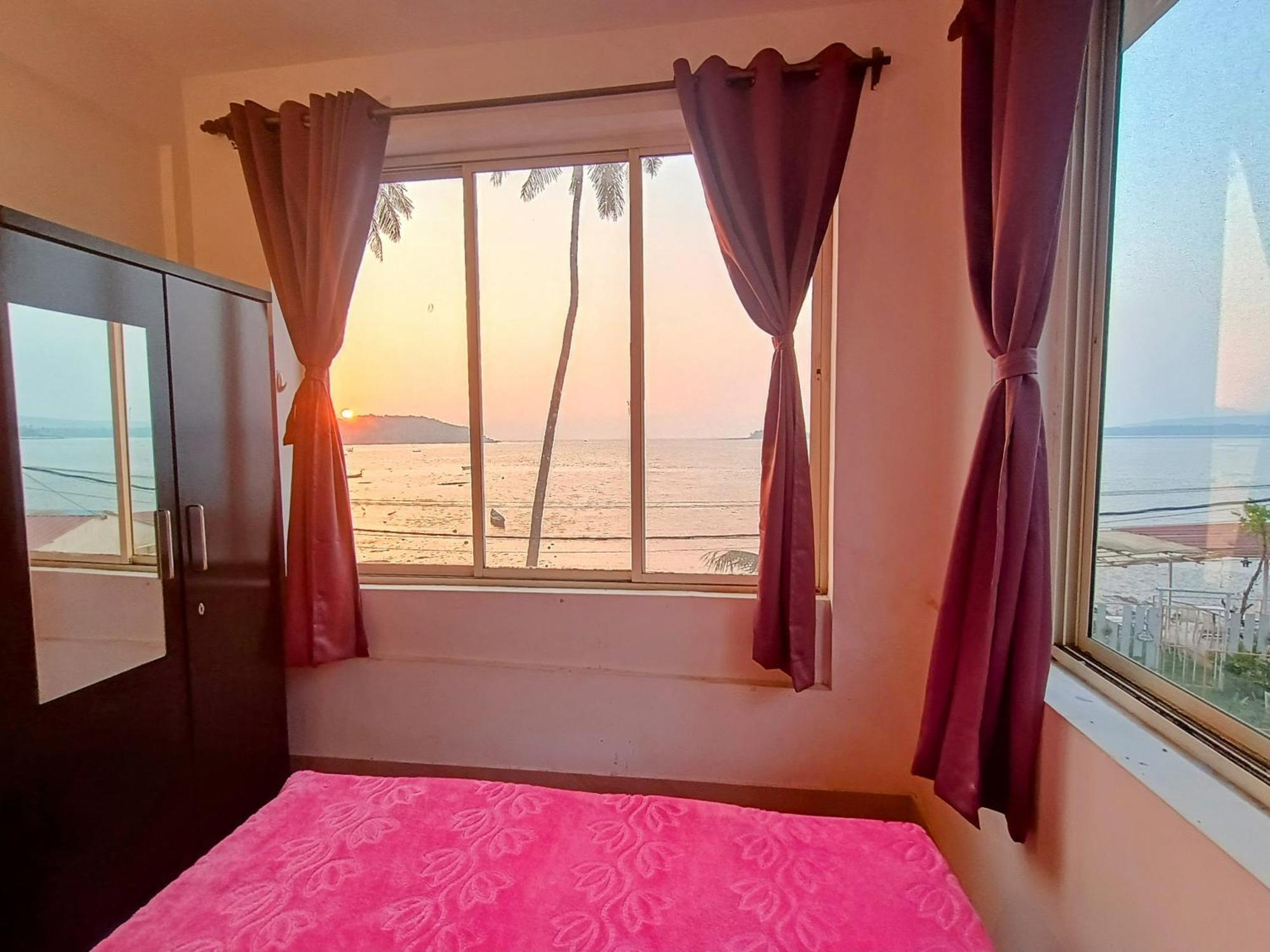 Gs Home On The Bay - Super Sea View Glass Studio Apartment Vagator Eksteriør billede