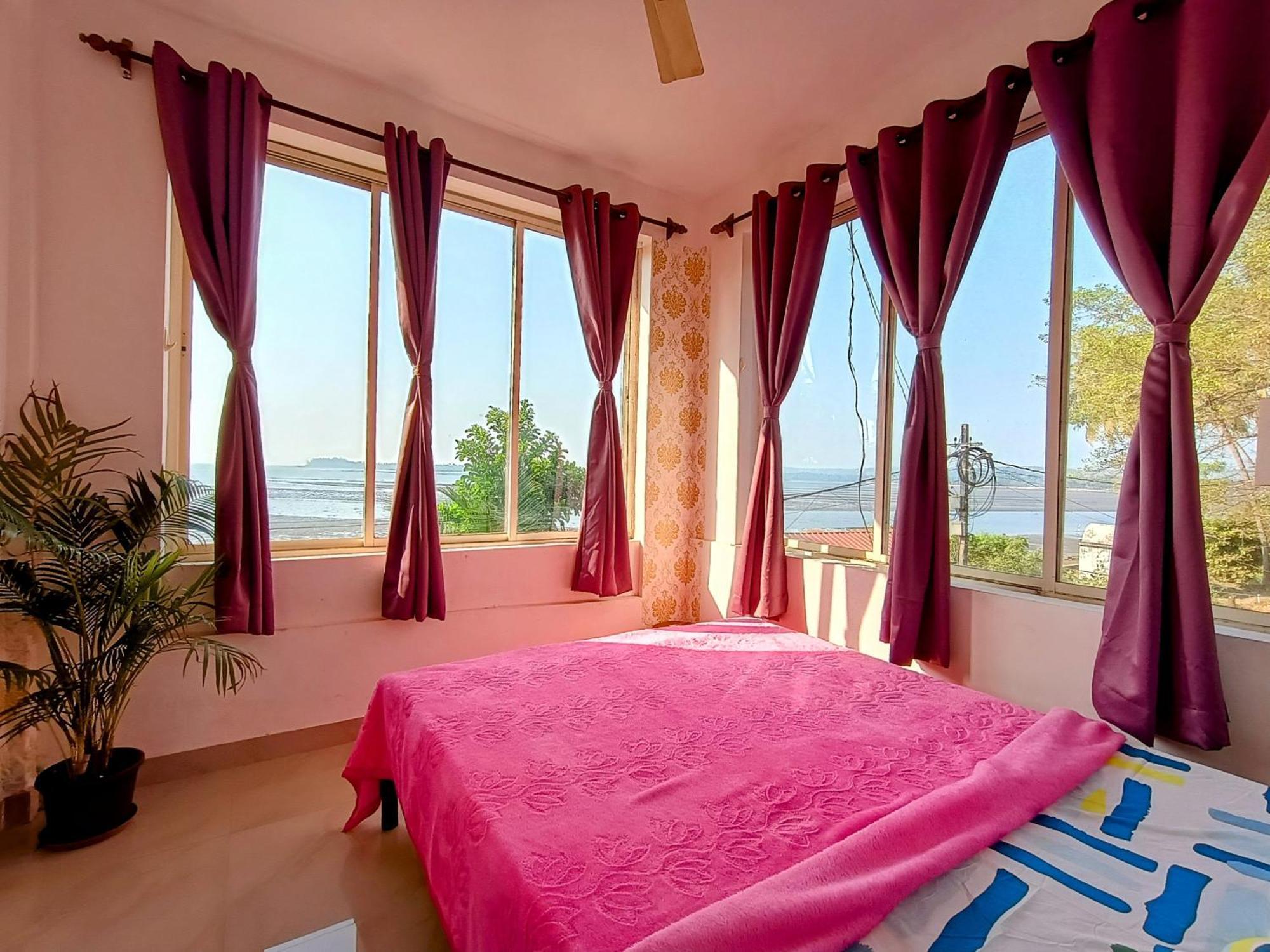 Gs Home On The Bay - Super Sea View Glass Studio Apartment Vagator Eksteriør billede